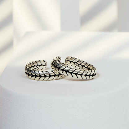 Viral Oxidised Toe Ring