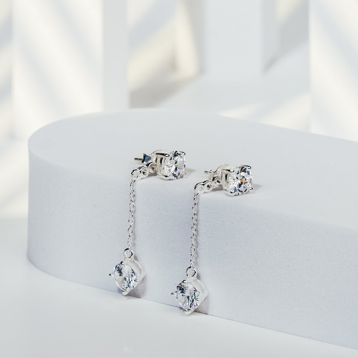 Hanging Solitaire Earring