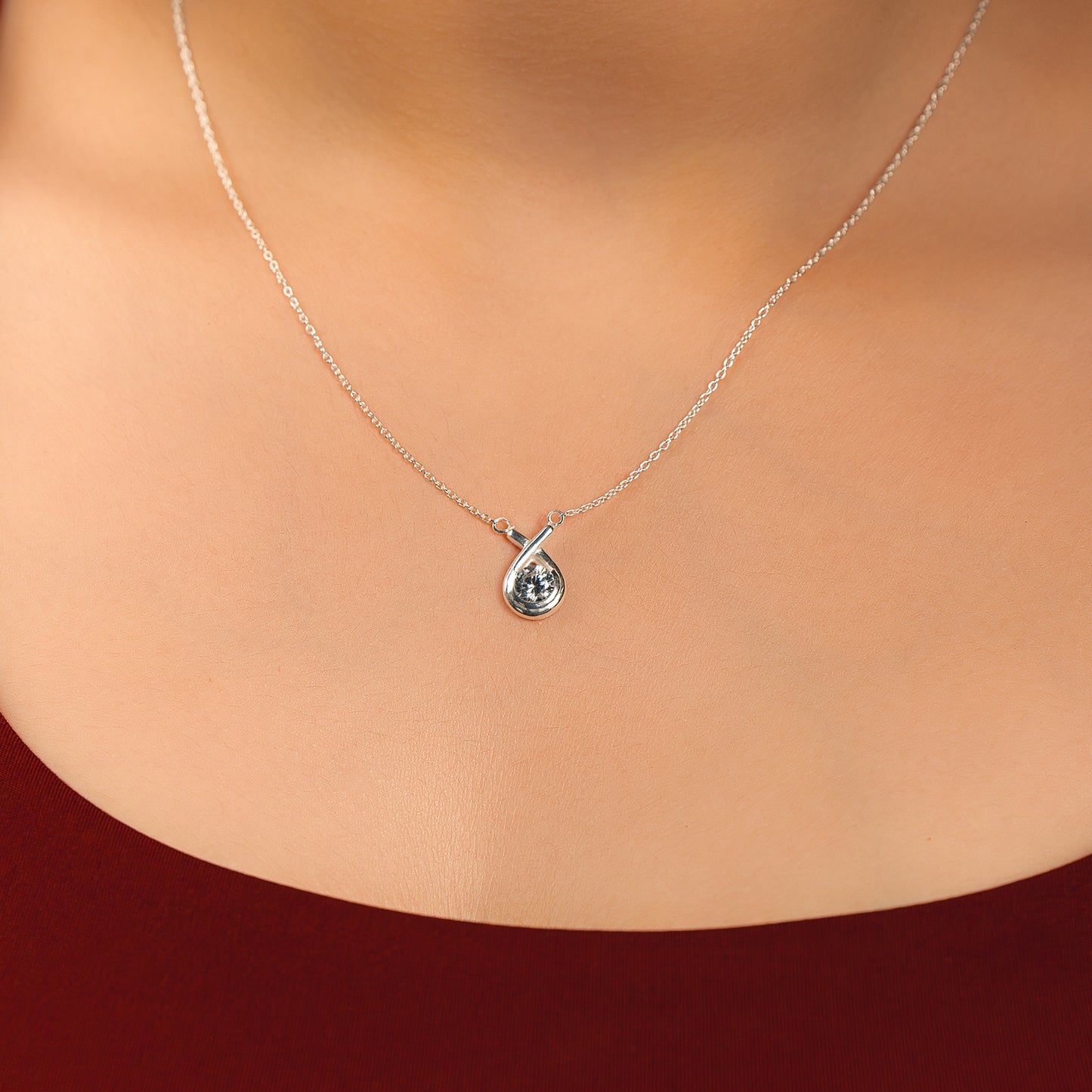 Solitaire Chain Pendant